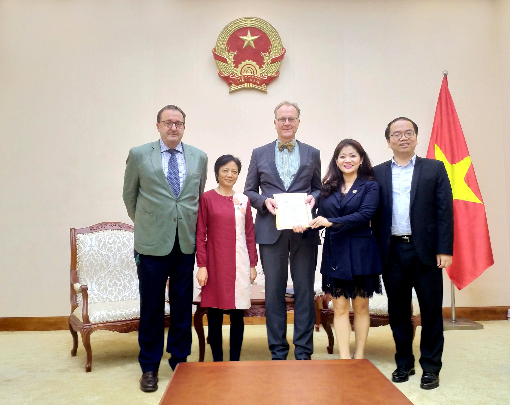Trao Giay Chung Nhan Vien Goethe 02