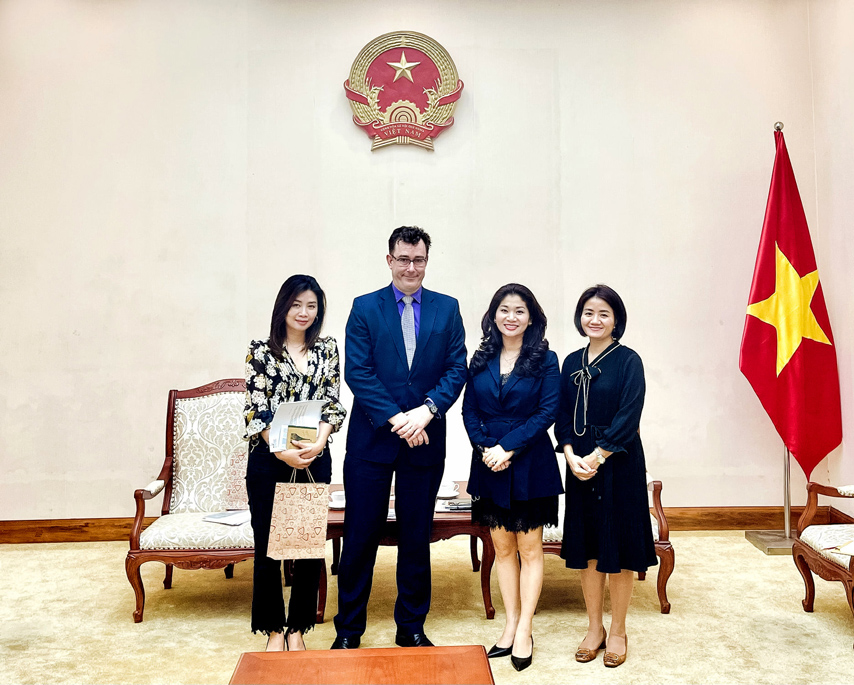 Cuc Truong Cuchtqt Lam Viec Voi Ong Etienne Rolland Piegue 02