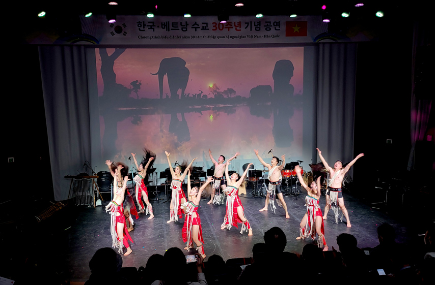 Chtr Nghe Thuat Viet Han 13