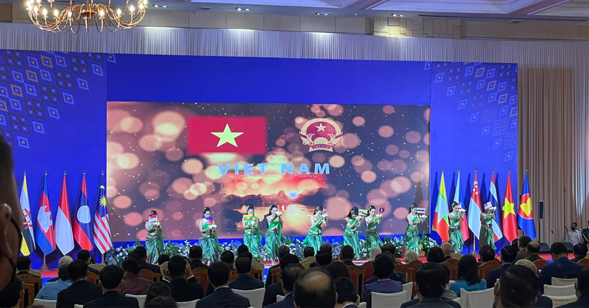 Asean40 41 05