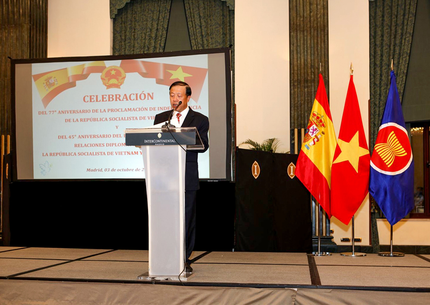Hoa Nhac Ky Niem 45 Nam Quan He Ngoai Giao Viet Nam Tay Ban Nha 06