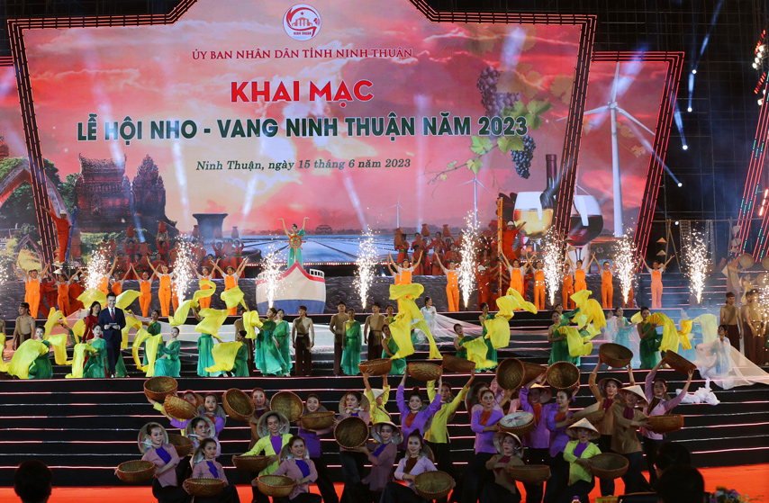 Le Don Bang Unesco Ghi Danh Nghe Thuat Lam Gom Cua Nguoi Cham 07