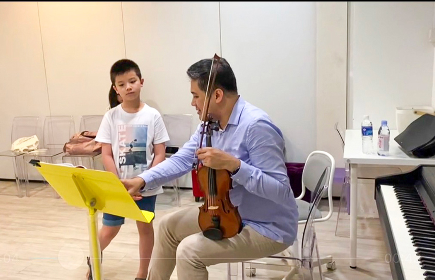 Cam Xuc Lang Dong Trong Chuong Trinh Bieu Dien Khai Mac Nhung Ngay Van Hoa Viet Nam Tai Singapore 07