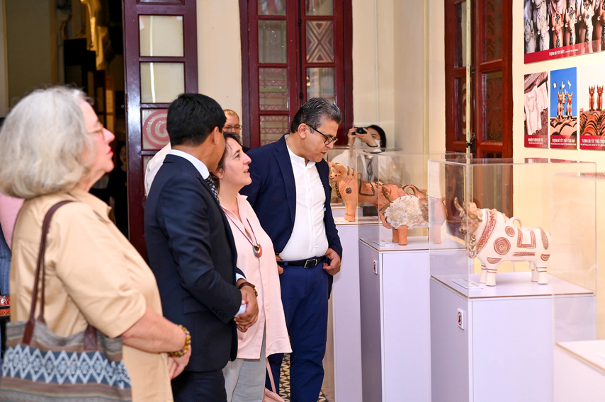 Bo Tot Pucara Bieu Tuong Giao Luu Vhnt Giua Vn Peru 05