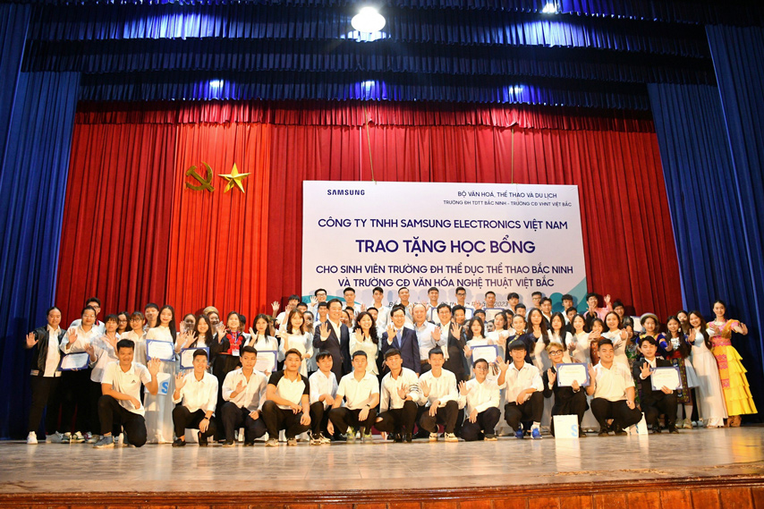 Samsung Trao Tang 80 Suat Hoc Bong Cho Sinh Vien Linh Vuc Van Hoa The Thao Va Du Lich 07