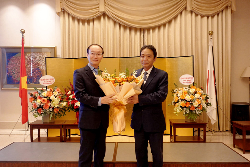 Bang Khen Cua Bo Truong Bo Ngoai Giao Nhat Ban Cho Nguyen Pho Cuc Truong Cuc Hop Tac Quoc Te 02