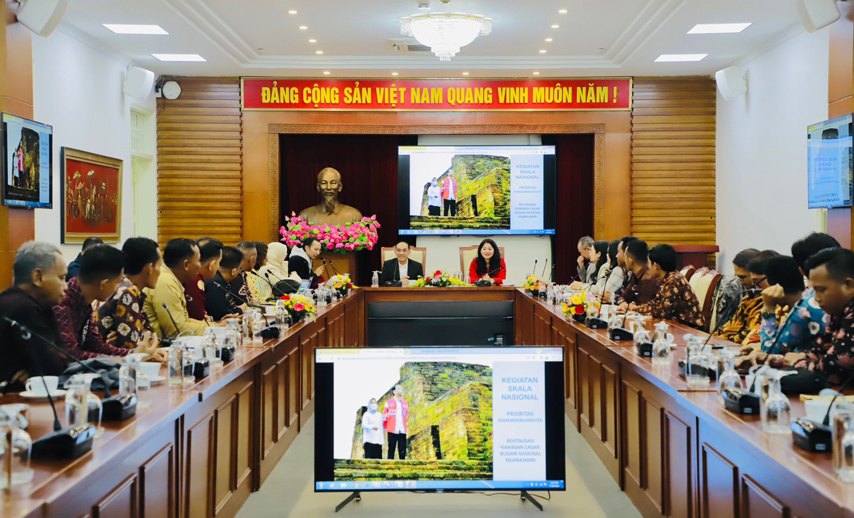 Doan Truong Lang Khu Di Tich Muara Jambi Indonesia 03