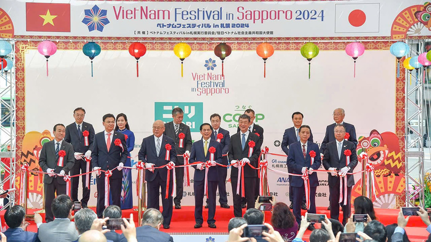 An Tuong Sac Mau Le Hoi Viet Nam Tai Sapporo 01