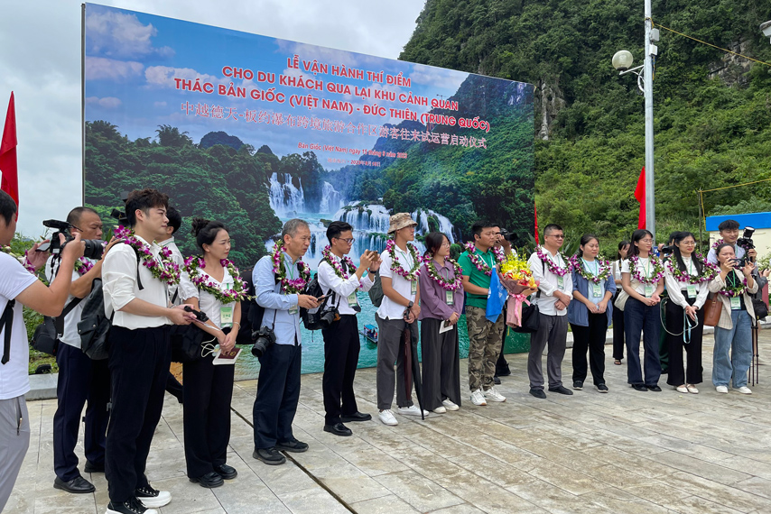 Hop Tac Du Lich Thac Ban Gioc Duc Thien 03