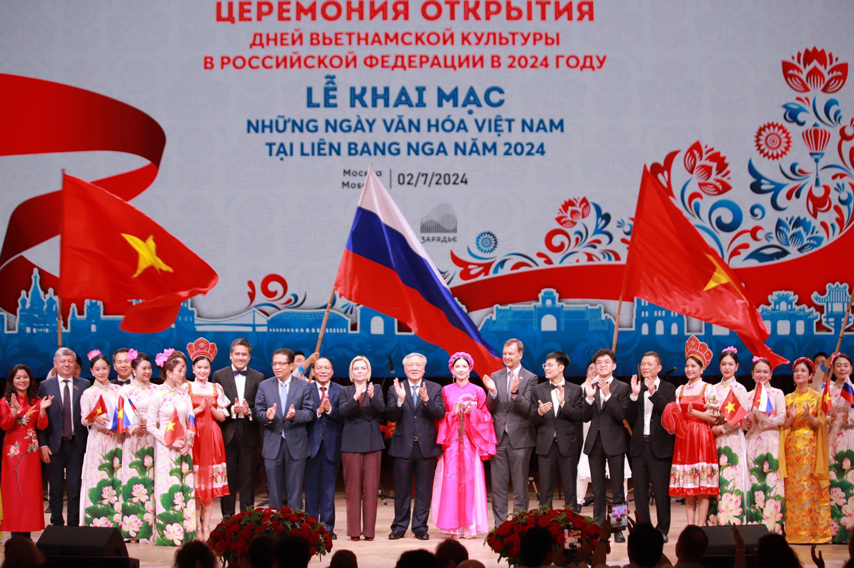 Tung Bung Khai Mac Nhung Ngay Van Hoa Viet Nam Tai Nga Nam 2024 09