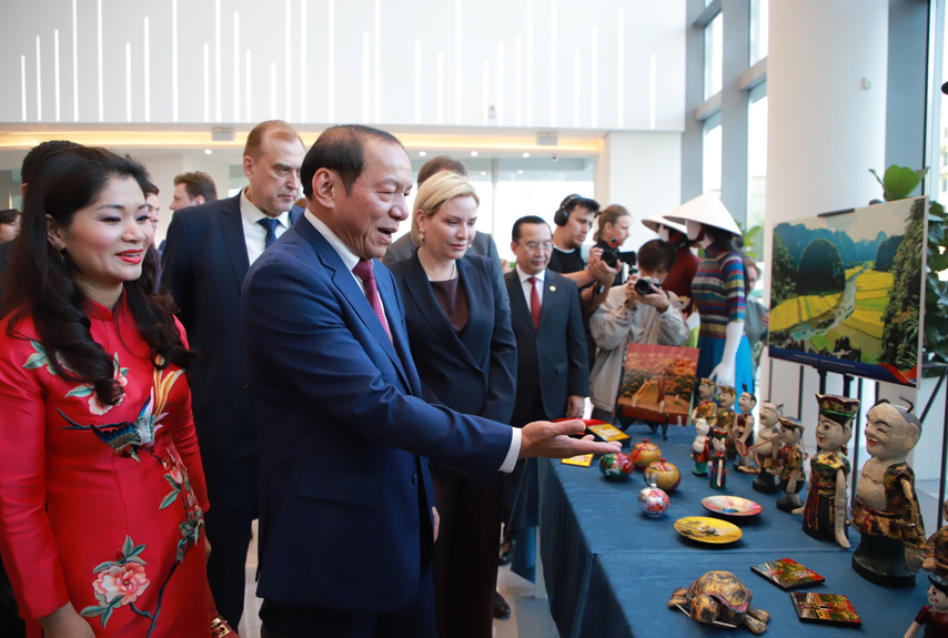 Tung Bung Khai Mac Nhung Ngay Van Hoa Viet Nam Tai Nga Nam 2024 10
