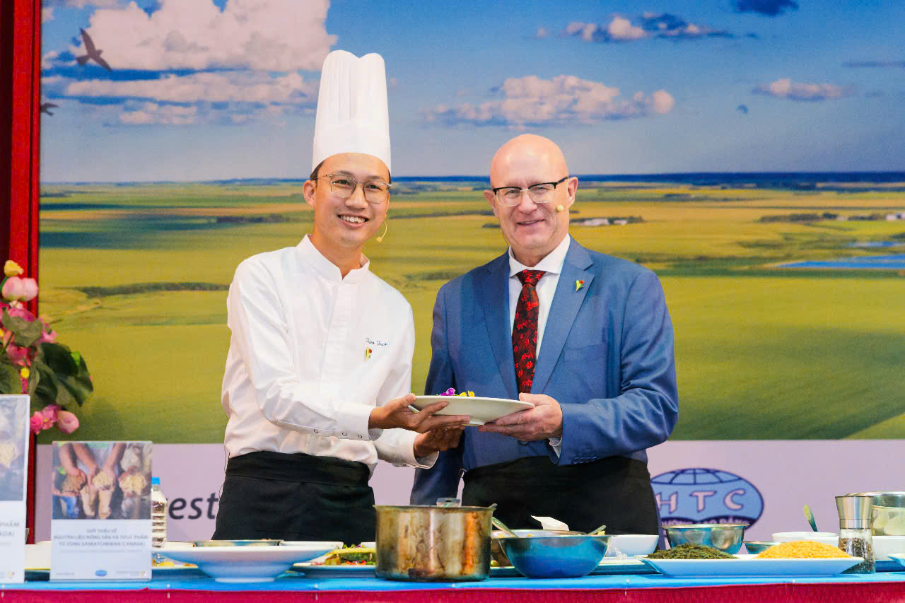 Giao Luu Am Thuc Canada 5