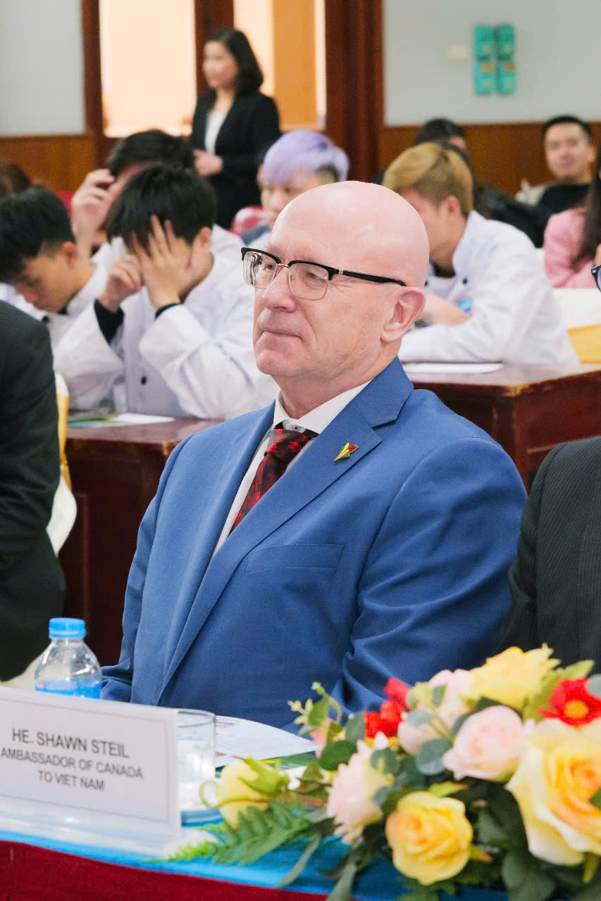 Giao Luu Am Thuc Canada 7